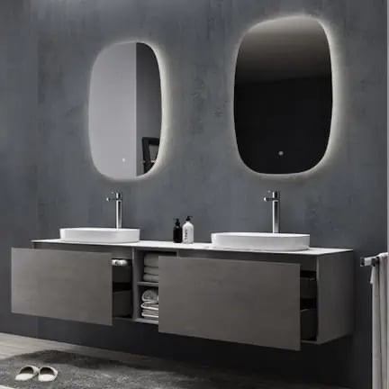 Meuble lavabo double de couleur foncée, surmonté de deux vasques et deux miroirs DEL, de style moderne.